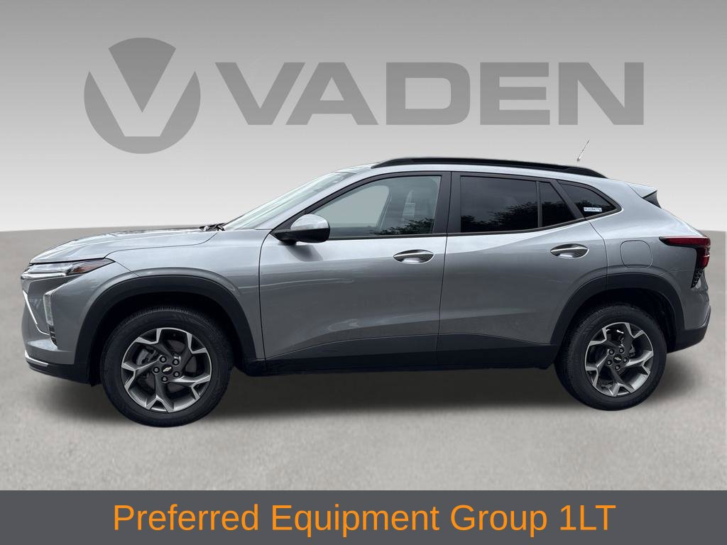 Used 2025 Chevrolet Trax LT FWD image 11