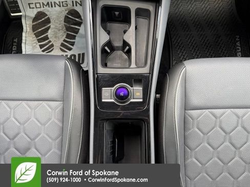 Used 2025 Volkswagen Tiguan SEL R-Line AWD/4WD image 31