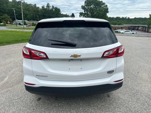 Used 2020 Chevrolet Equinox LS w/ LS Convenience Package AWD/4WD image 4