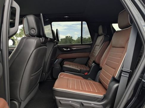 Used 2023 GMC Yukon Denali Ultimate w/ LPO, Floor Liner Package AWD/4WD image 19