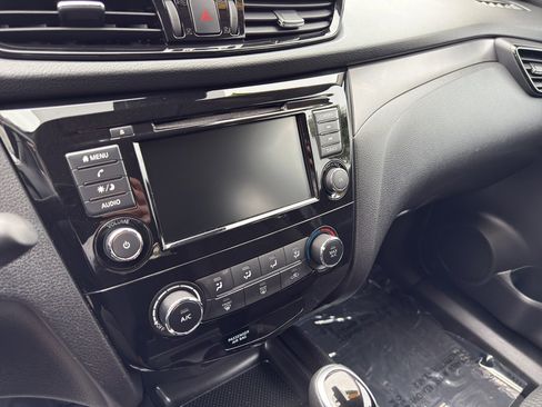 Used 2022 Nissan Rogue Sport S image 15