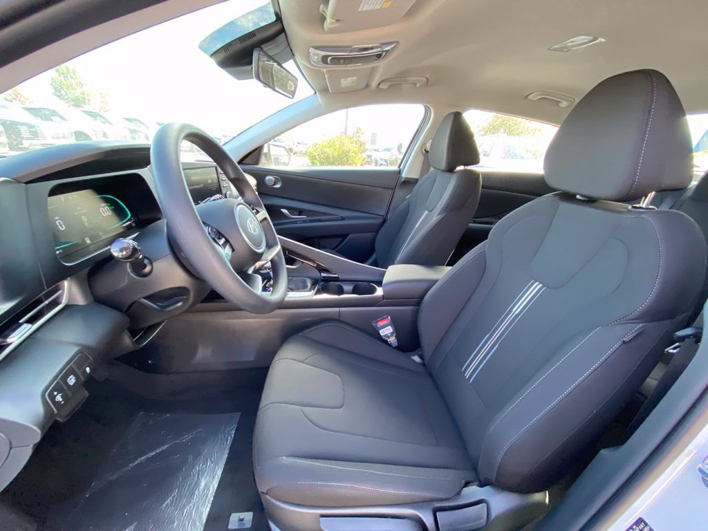 New 2026 Hyundai Elantra Hybrid FWD image 23
