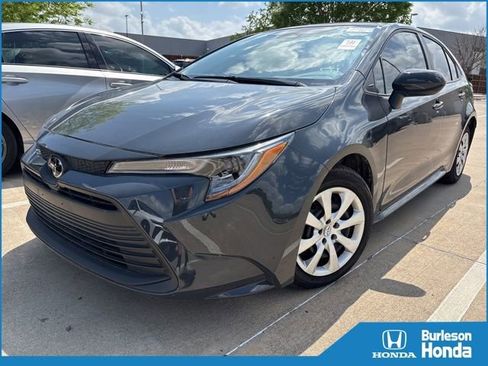Used 2025 Toyota Corolla LE FWD image 1