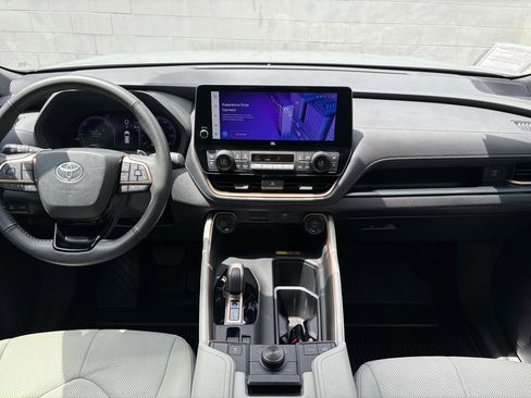 Used 2024 Toyota Grand Highlander AWD Hybrid image 19