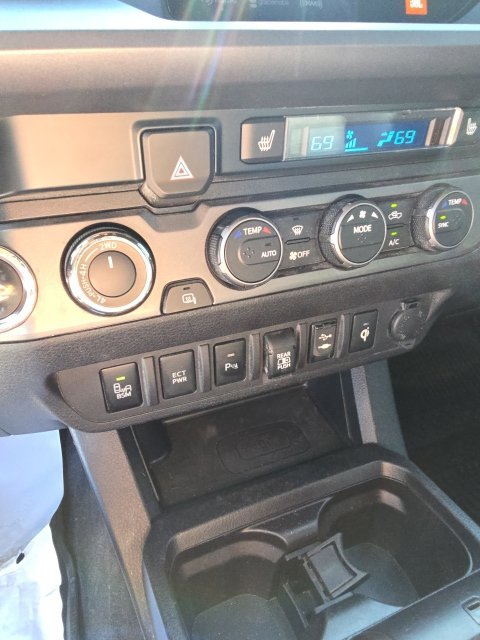 Used 2019 Toyota Tacoma TRD Sport AWD/4WD image 16