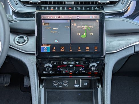 Used 2023 Jeep Grand Cherokee Limited w/ Luxury Tech Group II image 26