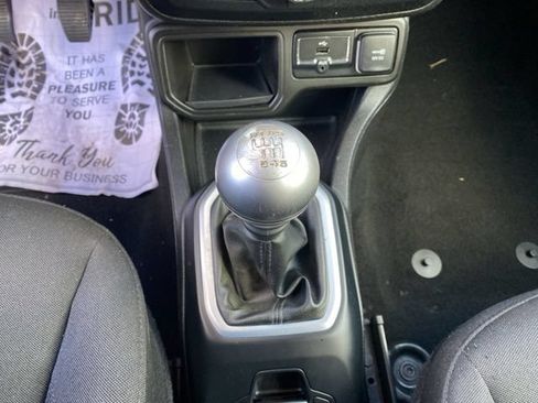 Used 2018 Jeep Renegade Latitude FWD image 14