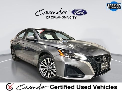 Used 2024 Nissan Altima 2.5 SV w/ SV Premium Package image 1