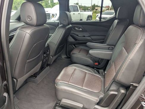 Used 2022 Chevrolet Traverse High Country FWD image 14