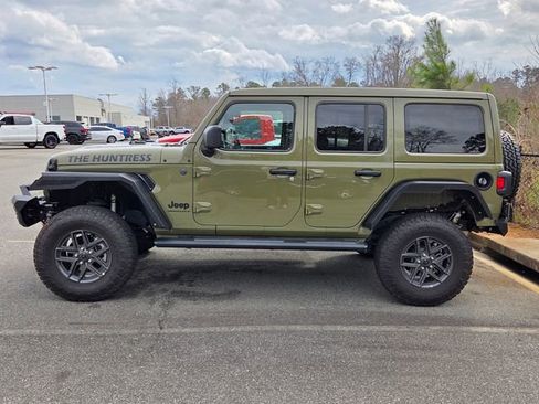 Used 2025 Jeep Wrangler Sport S image 9