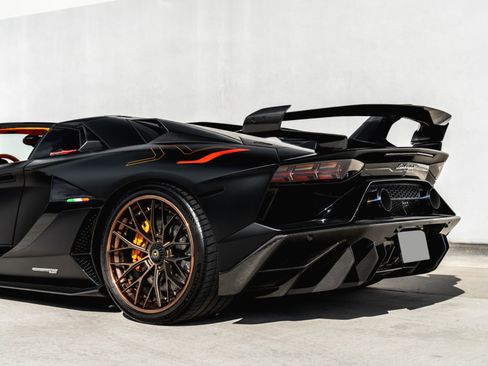 Used 2020 Lamborghini Aventador SVJ AWD/4WD image 21
