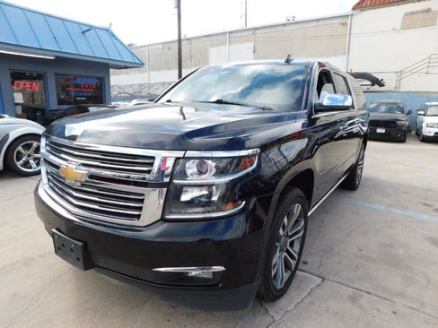 Used 2018 Chevrolet Suburban Premier image 3