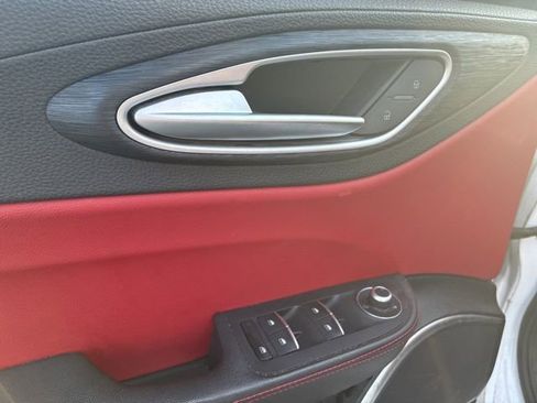 Used 2019 Alfa Romeo Giulia AWD image 16