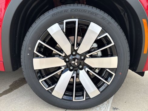 New 2025 Mitsubishi Outlander SEL image 27