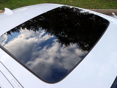 Used 2018 BMW 530e image 9