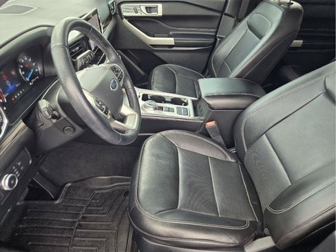 Used 2022 Ford Explorer Limited w/ Equipment Group 301A RWD image 12