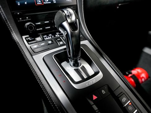 Used 2022 Porsche 718 Cayman GT4 image 15