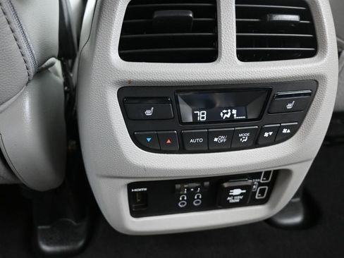 Used 2020 Honda Pilot Touring image 13
