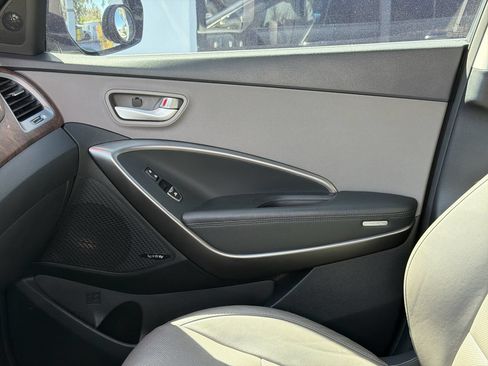 Used 2017 Hyundai Santa Fe Limited FWD image 29