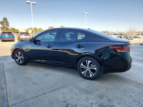 Used 2021 Nissan Sentra SV image 4