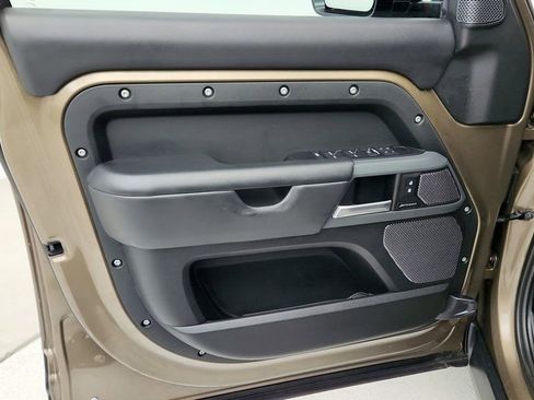 Used 2024 Land Rover Defender 110 X-Dynamic SE image 11