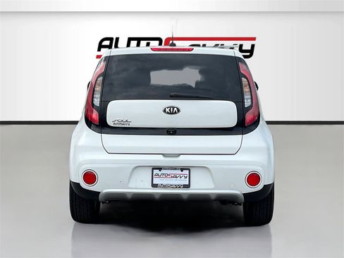 Used 2017 Kia Soul + image 6