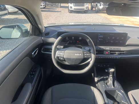 Used 2025 Kia K4 LXS image 10