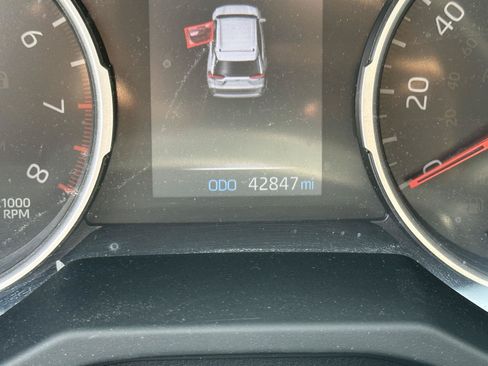 Used 2019 Toyota RAV4 XLE FWD image 14