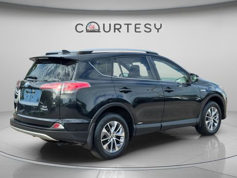 Used 2016 Toyota RAV4 XLE w/ Convenience Package image 5