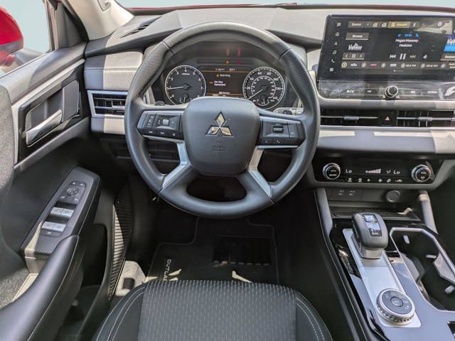 Used 2026 Mitsubishi Outlander ES FWD image 16