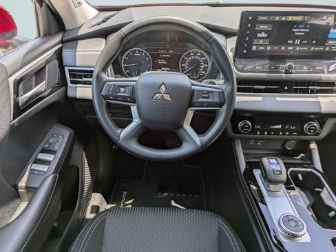 Used 2026 Mitsubishi Outlander ES FWD image 16