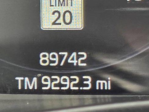 Used 2020 Volvo XC40 T5 Momentum w/ Protection Package Premier image 15