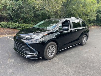 Used 2022 Toyota Sienna XLE