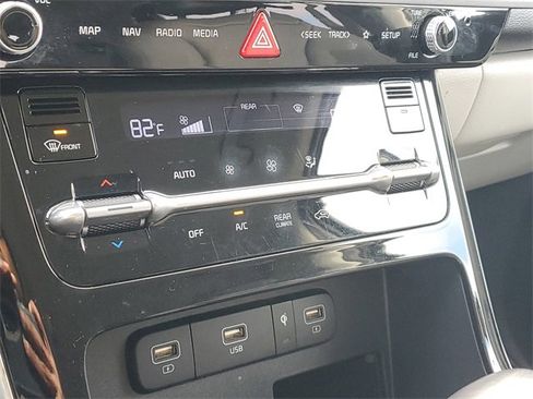 Certified 2023 Kia Carnival EX image 29