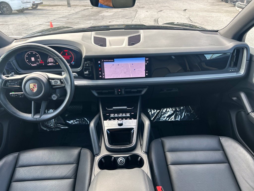 Used 2025 Porsche Cayenne AWD/4WD image 33