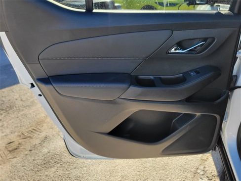 Used 2023 Chevrolet Traverse LT image 13