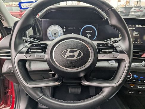 Used 2025 Hyundai Elantra SEL image 17