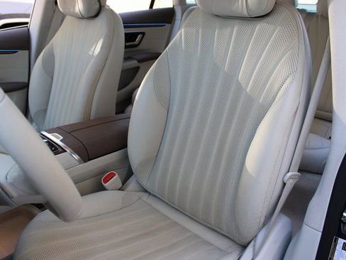 Used 2023 Mercedes-Benz EQS 580 4MATIC Sedan image 10