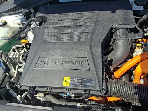 Used 2020 Hyundai Ioniq SE FWD image 27
