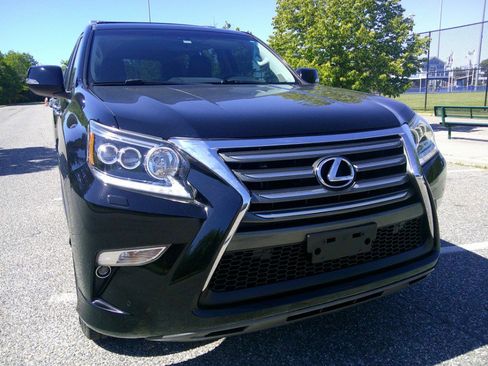 Used 2018 Lexus GX 460 Premium AWD/4WD image 2