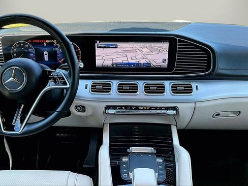 Used 2025 Mercedes-Benz GLS 450 4MATIC image 12
