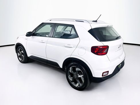Used 2025 Hyundai Venue SEL image 5