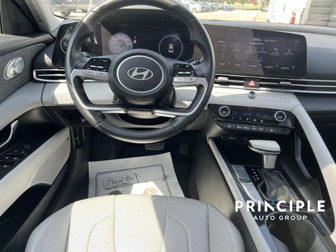 Used 2025 Hyundai Elantra Limited FWD image 28