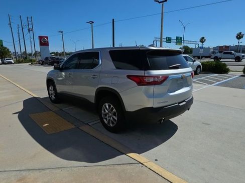 Used 2021 Chevrolet Traverse LS FWD image 6