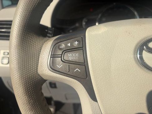 Used 2012 Toyota Sienna XLE FWD image 22