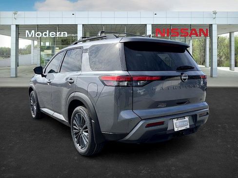 New 2026 Nissan Pathfinder SL image 3
