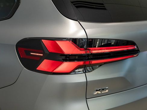 Used 2025 BMW X5 M60i AWD/4WD image 3