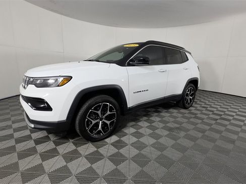 Certified 2025 Jeep Compass Limited image 9
