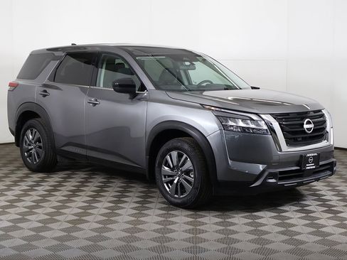 Used 2024 Nissan Pathfinder S image 2