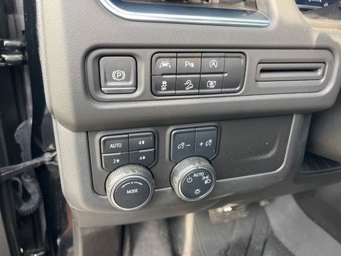 Used 2023 Chevrolet Suburban Z71 w/ Luxury Package image 18